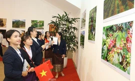 Khai mạc Triển lãm ảnh 'Tình Hữu nghị Lào - Việt Nam đời đời bền vững'