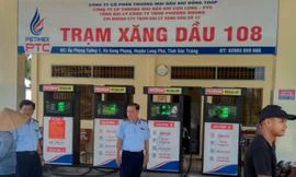 Lực lượng QLTT kiểm tra cây xăng ở các địa phương 