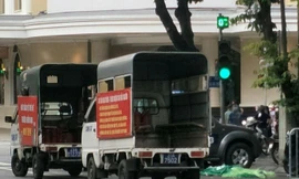 Bàng hoàng chứng kiến người phụ nữ bị sát hại giữa phố trung tâm Hà Nội