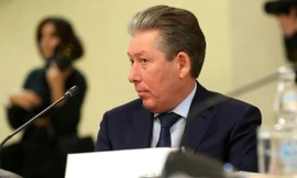 Ông Ravil Maganov trong tấm ảnh chụp với Tổng thống Nga Vladimir Putin. (Ảnh: Kremlin)