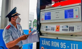 Nhiều doanh nghiệp, cửa hàng xăng giở chiêu bán hàng đối phó