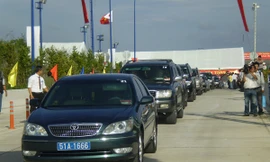 Thông xe đại lộ Đông Tây và hầm dìm vượt sông