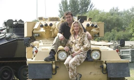 Vợ chồng ông Baker cùng bộ sưu tập xe tăng