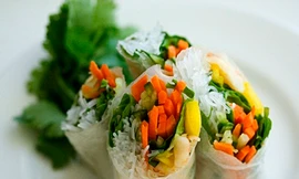 Gỏi cuốn Việt đình đám ở Úc