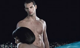 Megan Fox tạo dáng bên mẫu nam khỏa thân