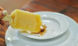 Trải nghiệm món kem chấm muối ô mai độc lạ ở Hà Nội