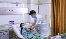 Một bệnh nhi bị lõm lồng ngực bẩm sinh được phẫu thuật thành công. Ảnh: BS cung cấp