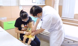 BS khám cho bệnh nhân L.H.P. Ảnh: Bệnh viện cung cấp