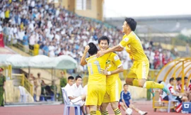 Căng thẳng cuộc đua vô địch và trụ hạng