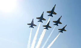 Một chiếc máy bay của phi đội Thiên thần Xanh rơi khi luyện tập chuẩn bị trình diễn