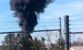 Vụ nổ gây nên cột khói đen đặc ở nhà máy điện hạt nhân Oconee