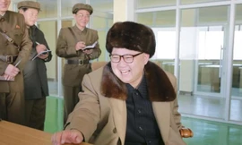 Lãnh đạo Triều Tiên Kim Jong Un quan sát một cuộc thử tên lửa