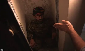 Chiến binh người Kurd vào trong căn phòng tra tấn của IS 