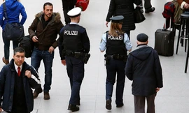 Cảnh sát sơ tán toàn bộ thị trấn vì đồ chơi tình dục. Hình minh họa