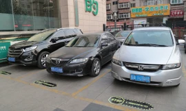 Bãi đỗ xe lạ lùng dựa vào kích cỡ áo ngực ở một thẩm mỹ viện ở Sơn Đông, Trung Quốc