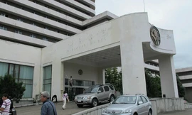 Bên ngoài khách sạn 6 sao Ryanggang của Triều Tiên