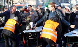 Người tham gia đón năm mới tại các địa điểm quan trọng ở Berlin, Đức được kiểm tra an ninh kỹ càng 