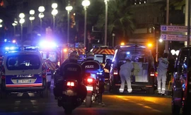 Xe cảnh sát và cứu thương tại hiện trường vụ tấn công