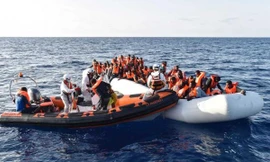 Một số người di cư được lực lượng cứu hộ cứu thoát ở ngoài khơi Libya hôm 3/11