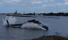 Chiếc trực thăng rơi xuống biển