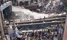 Hiện trường vụ sập cầu ở Kolkata, Ấn Độ