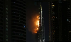 Lửa cháy ngùn ngụt ở khách sạn The Address đêm giao thừa.