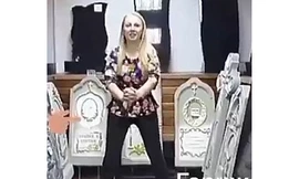 Anastasia Myakina bị sa thải vì chia sẻ video tập thể dục trong nhà tang lễ