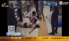 Thi thể của các nạn nhân được đưa lên bờ