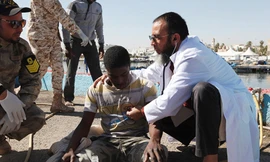 Một người di cư được giải cứu.