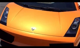 Nướng bánh trong siêu xe giữa trời nóng thiêu đốt