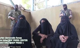 Ba chiến binh giả gái bị Lực lượng Dân chủ Syria bắt giữ