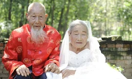 Cưới nhau thời khó khăn, sau 80 năm hai cụ mới được chụp ảnh cưới