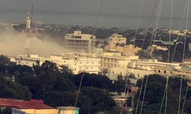 Khói bốc lên ở khu vực khách sạn Nasahablood