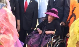 Cụ Desiline Victor, 106 tuổi đi bầu cử sớm cho ứng viên đảng Dân chủ Hillary Clinton