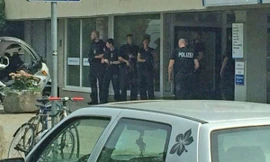 Cảnh sát tại hiện trường vụ nổ súng