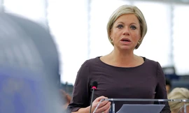 Bộ trưởng Quốc phòng Hà Lan Jeanine Hennis-Plasschaert