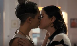 Only Murders in the Building 2: "Thám tử" Selena Gomez "khóa môi" Cara Delevingne