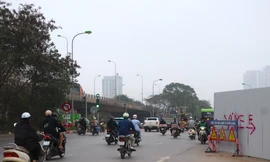 Đại lộ Thăng Long thoát cảnh ùn tắc sau khi thu hẹp lô cốt