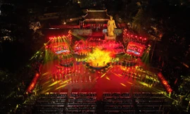 Lần đầu Khai hội Gò Đống Đa vào buổi tối, du khách háo hức tới thưởng ngoạn