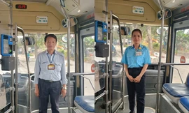 Khách đi xe buýt bỏ quên túi xách 21 triệu đồng 