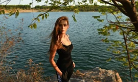 Siêu mẫu Hoàng Yến nổi máu yêu nghề vừa catwalk vừa mở "lớp đào tạo" trong khu cách ly