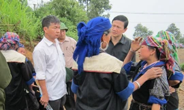 Người thân nạn nhân đau khổ trước sự ra đi của các nạn nhân