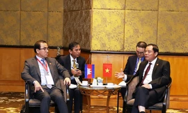 Bộ trưởng Bộ NN&PTNT Nguyễn Xuân Cường và Bộ trưởng Nông Lâm ngư nghiệp Vương Quốc Campuchia- ông Veng Sakhon có cuộc họp song phương nhằm thúc đẩy hợp tác nông, lâm, ngư nghiệp giữa hai nước.