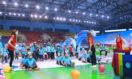 Trẻ em hưởng ứng Chương trình giáo dục An toàn giao thông