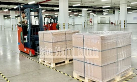 Tập đoàn Quanta Computer Inc., xuất khẩu hai lô máy tính xách tay đầu tiên từ nhà máy sản xuất tại Nam Định