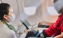 Nữ tiếp viên hàng không chờ đợi 9 năm để có bức hình chụp cùng bố