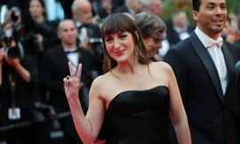 Bộ phim mở màn Cannes nhận tràng pháo tay 5 phút gây tranh cãi