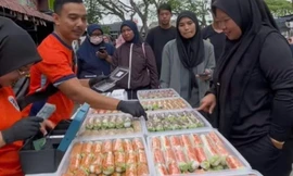 Gỏi cuốn Việt Nam gây 'bão' ở Malaysia, chủ quán bán nghìn cái mỗi ngày