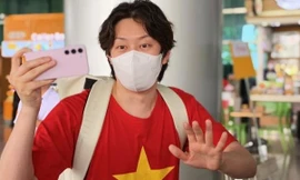 Nam ca sĩ Hàn đưa cả gia đình đến Hội An nghỉ dưỡng