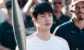 Jin (BTS) rước đuốc tại Thế vận hội Paris 2024